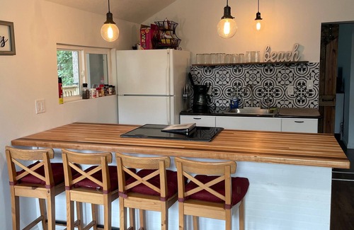 Spirit Lake Cottage | Cute 2/2 Cottage for rent across from the lake