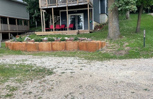 Spirit Lake Cottage | Cute 2/2 Cottage for rent across from the lake