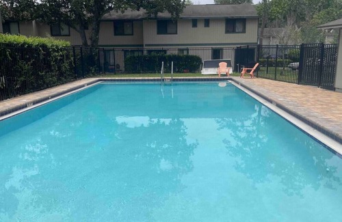 Gainesville Apartment | Cute 2 bed/1.5 bath centrally located, pool!