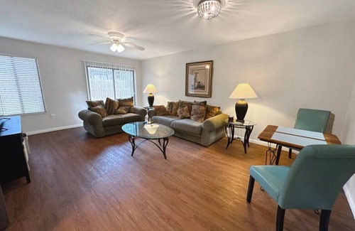 Gainesville Apartment | Cute 2 bed/1.5 bath centrally located, pool!