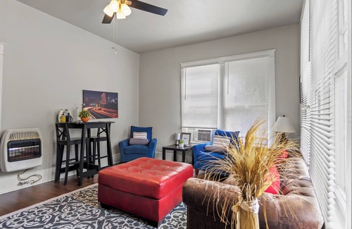 Old East Dallas Apartment | Cute 2 Bed/1 Bath Retreat Near Baylor Hospital