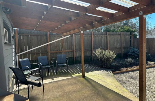 McLoughlin Cottage | Cute 2 bed Bungalow in the heart of Oregon City