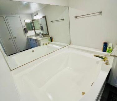 Paradise Apartment | Cute 2 Bedroom 2 Bath 2 mile Strip5