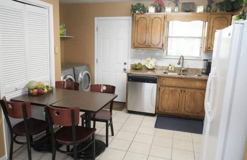 Griffin Apartment | Cute 2 bedroom/2 bathrooms home