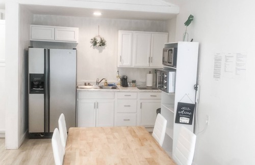 Tyler Apartment | Cute 2 bedroom Apartment close to EVERYTHING!