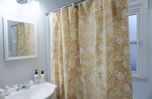 Ypsilanti House | Cute 2-bedroom haven in the heart of Ypsilanti