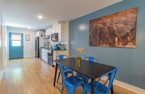 Cooper-Young Historic District House | Cute 2 bedroom pet family friendly great backyard