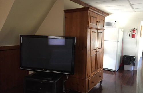Bradley Beach House | Cute 2 BR 1 Bath 1-1/2 Blocks to the Beach