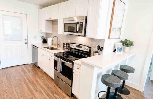 Homewood Condo | Cute 2 BR Condo Downtown Homewood