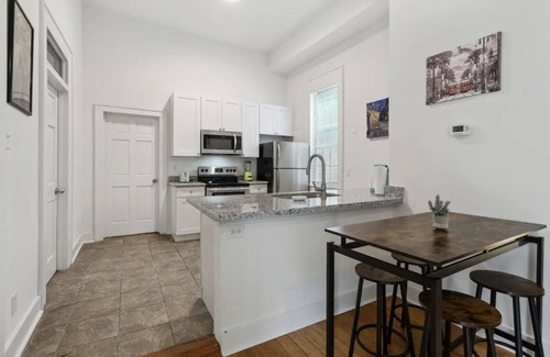 South 7th Ward Apartment | Cute 2bed 1bath, close to French Q, Bourbon St & Frenchmen St. Free street park