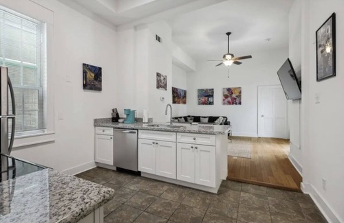 South 7th Ward Apartment | Cute 2bed 1bath, close to French Q, Bourbon St & Frenchmen St. Free street park