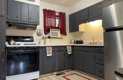 Hardy House | Cute 2BR Full Vacation Home near Spring River and Waterfall