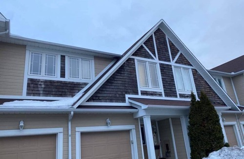 Ottawa Division House | Cute 3 bed rooms townhouse in Bridlewood/quite neighborhood