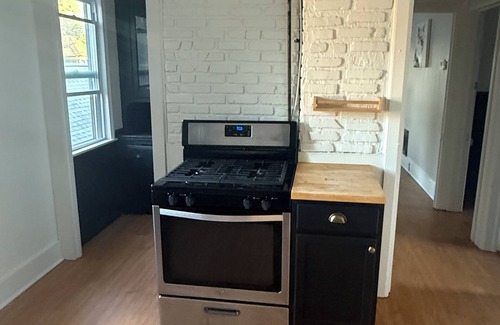 Buffalo House | Cute 3BR Upper Unit Home in South Buffalo near downtown