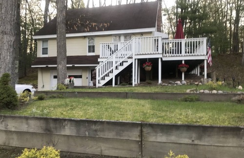 Higgins Lake Cottage | Cute 4 bed 2 bath cottage, short walk to shared road end dock.