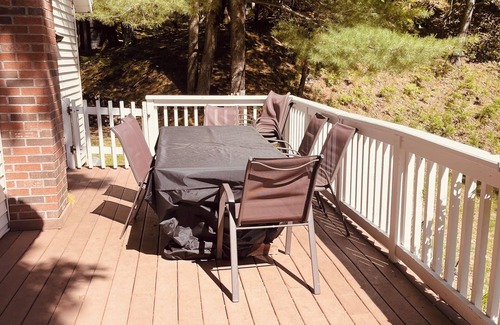 Higgins Lake Cottage | Cute 4 bed 2 bath cottage, short walk to shared road end dock.