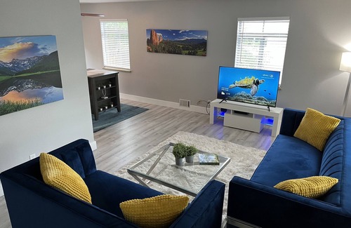 Southeast House | Cute 5-BR/2-BA house near Downtown and the Tech Center
