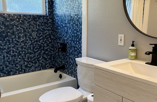Southeast House | Cute 5-BR/2-BA house near Downtown and the Tech Center