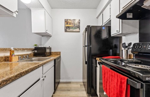 Park Central Apartment | Cute Affordable Stay in Central DFW!