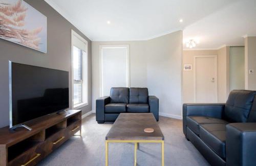 Prospect Apartment | Cute and Cosy 2 Bedroom Unit with Parking and WiFi