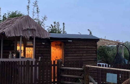 Kington Cabin | Cute and cosy Shepard hut with wood fuel hot tub