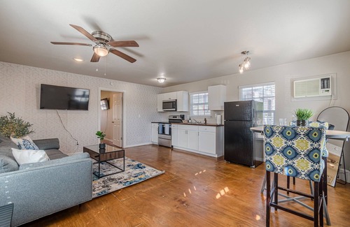 San Antonio House | Cute and cozy 1b1b near Botanical Gardens with washer and dryer