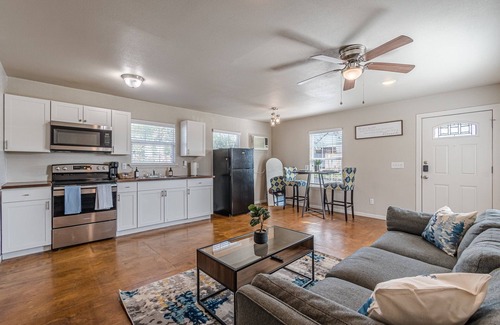 San Antonio House | Cute and cozy 1b1b near Botanical Gardens with washer and dryer
