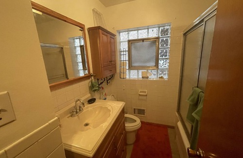 Budlong Woods House | Cute and Cozy 2 Bedroom