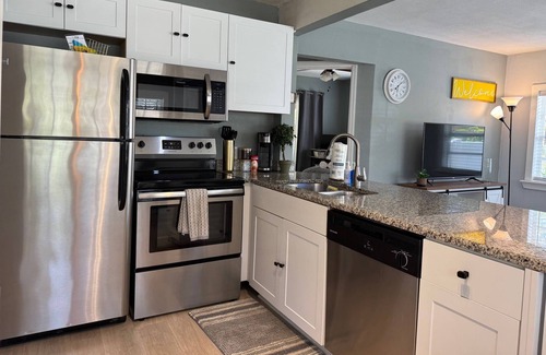 Bearss Plaza House | Cute and Cozy 2 bedroom bungalow in Seminole Heights