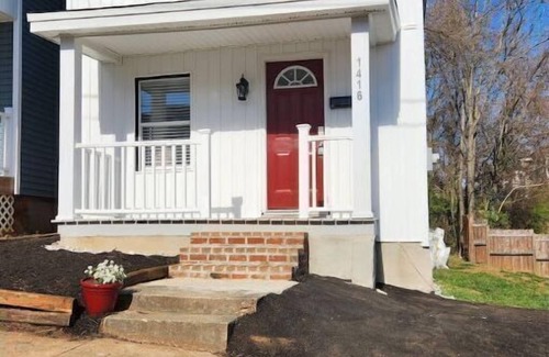 Diamond Hill House | Cute and Cozy 2bd-Pet Friendly-4 Miles to LU!
