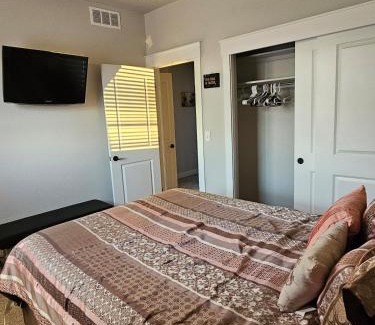 Greeley House | Cute and Cozy 3 Bedroom Townhome