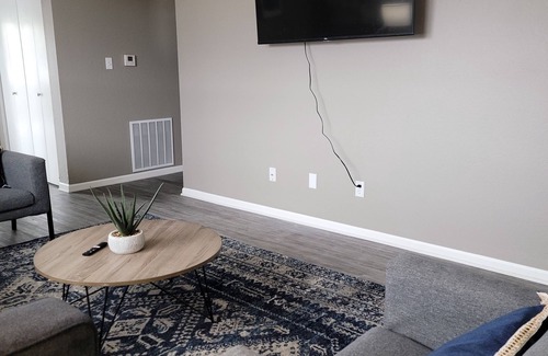 Blue Springs Apartment | Cute and Cozy Apartment close to several highways