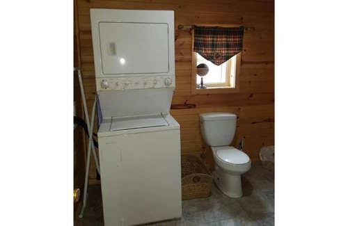 Evart Cabin | Cute and Cozy Cabin
