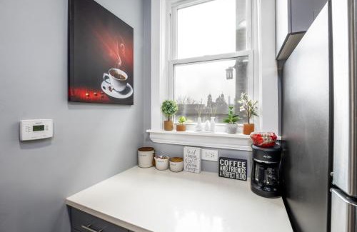 West Town House | Cute and Cozy Chicago Modern Condo
