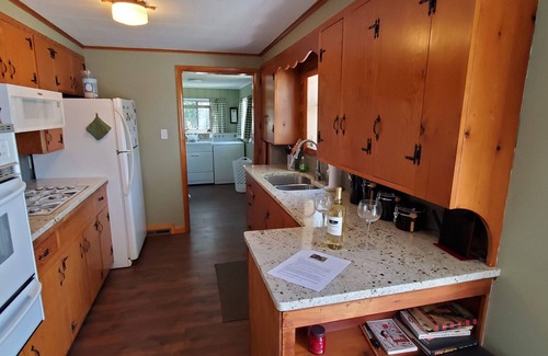 Tawas City House | Cute and cozy cottage with Lake Huron access