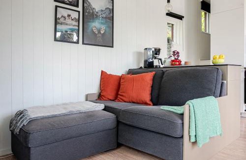 Tyreso Apartment | Cute and Cozy Guesthouse near Water