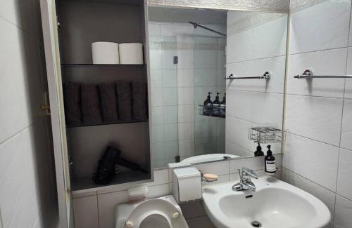 Nonhyeon-dong Apartment | Cute and Cozy House - 5min to Sinsa Station, 1min to Garosugil