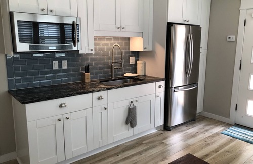 Arlington Cottage | Cute And Cozy Jacksonville Crepe Myrtle Cottage New Build Romantic Getaway Vacay