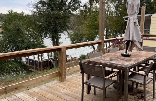 Andalusia House | Cute and Cozy Lakehouse