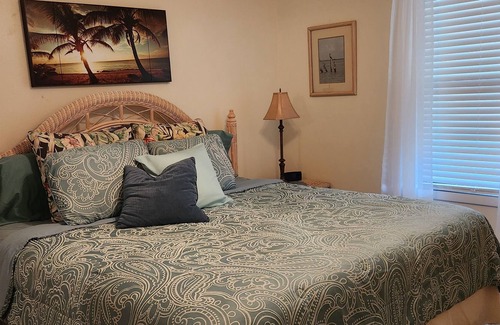 Everglades City Villa | Cute and Cozy villa with a screened front deck in the heart of the Everglades.