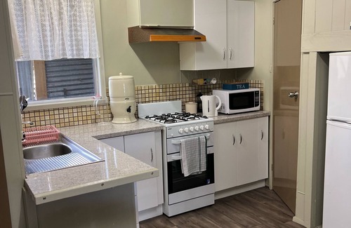 Omeo Cottage | Cute and quaint country cottage in the heart of Omeo Victoria.