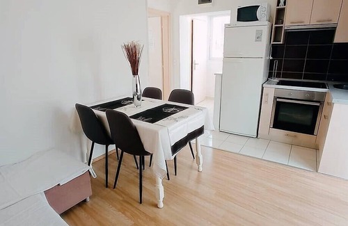 Marina Apartment | Cute apartment in stone house near sea