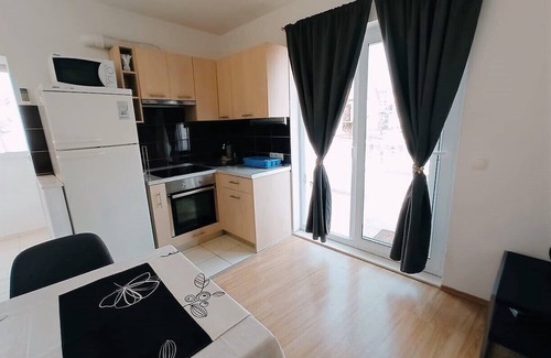 Marina Apartment | Cute apartment in stone house near sea