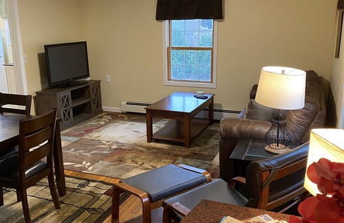 Essex Junction Apartment | Cute apartment, steps from the Five Corners!