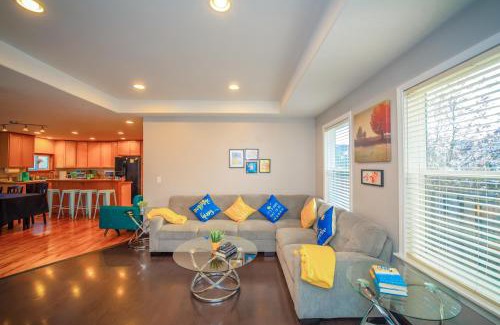Albany House | Cute Artsy7 Getaway, large parking, 20mins to OSU
