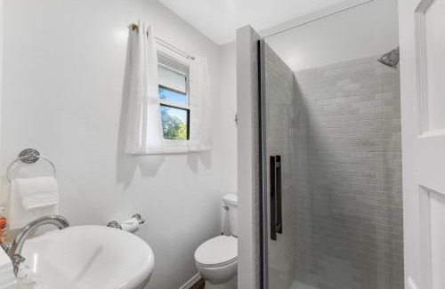 Nahcotta Hotel | Cute as a Clam Cottage Room 2