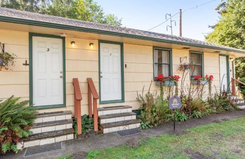 Nahcotta Hotel | Cute as a Clam Cottage Room 2