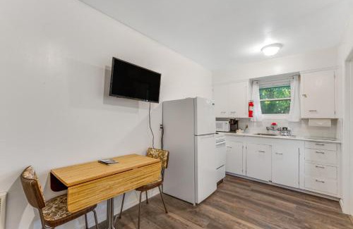 Nahcotta Hotel | Cute as a Clam Cottage Room 2