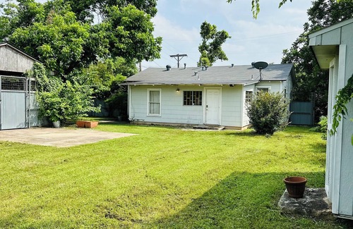 North Loop House | Cute Austin Bungalow - Short-Term Rental Opportunity