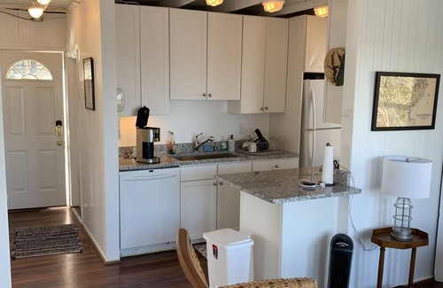 Tracys Landing House | Cute Bay Home/Fantastic View and Sandy Beach